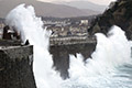 Große Wellen an der Bretagne