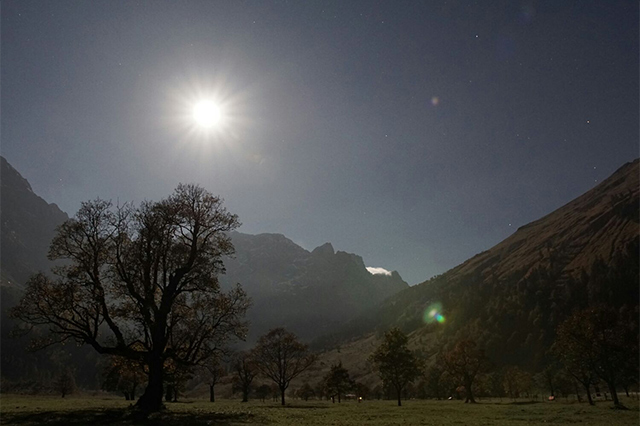 Alpen: Mystische Vollmondnacht