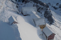 Alpen noch tief verschneit